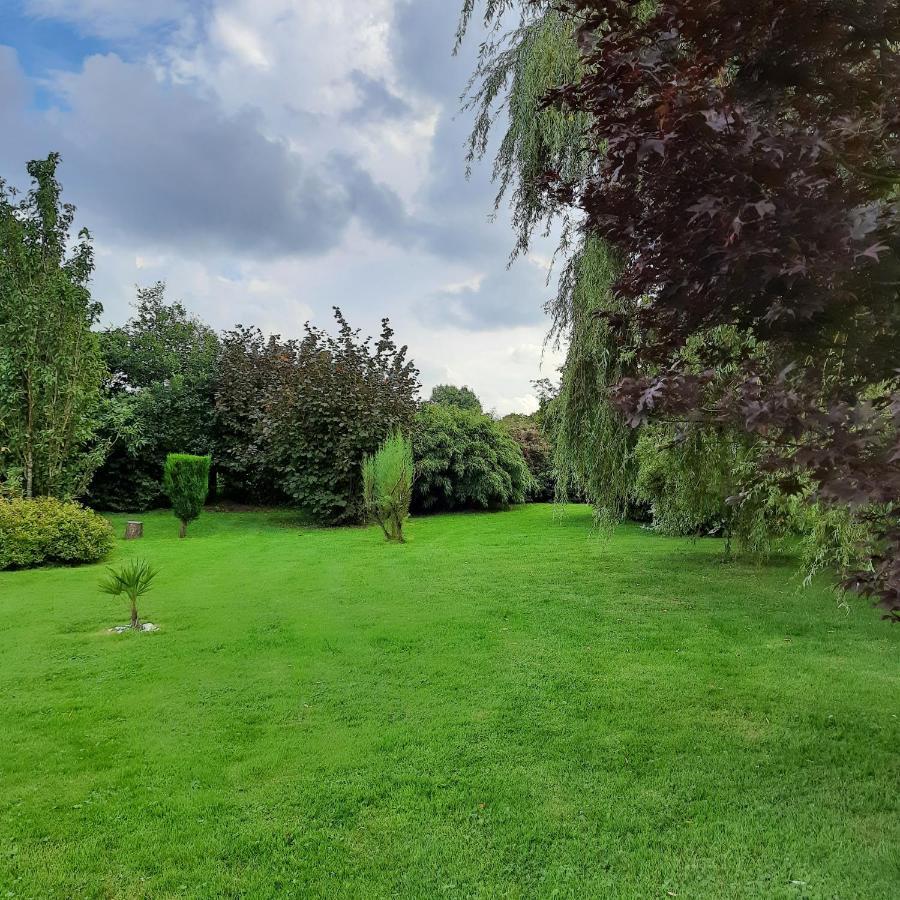 Un Petit Coin De Paradis Clairfontaine Esterno foto