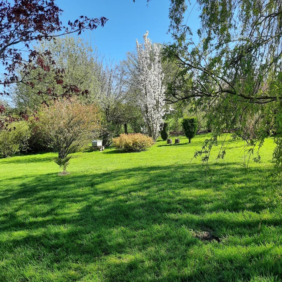 Un Petit Coin De Paradis Clairfontaine Esterno foto